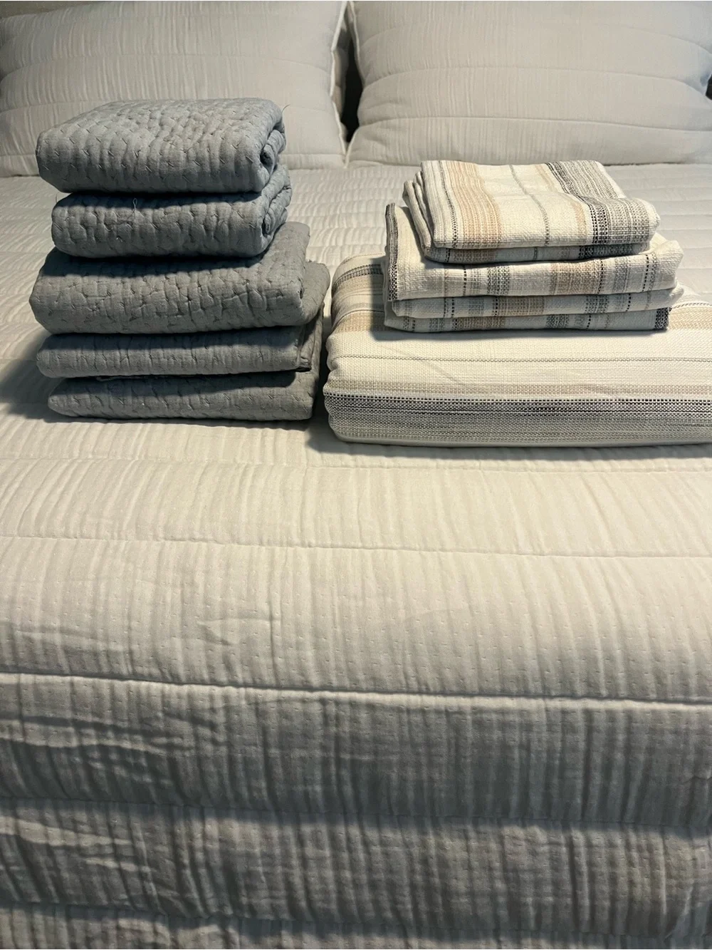 Pottery Barn Belgian Flax Linen Hand-Stitched Quilt in Light Blue with Cream Tie